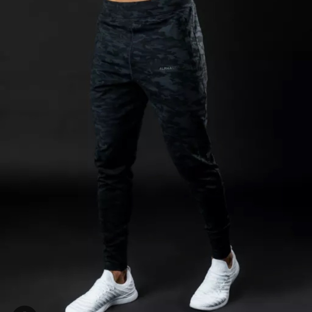 Alphalete Premium Joggers - Black Camo